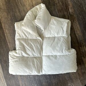 XXL white, cropped, puffy jacket, sleeveless - never been worn